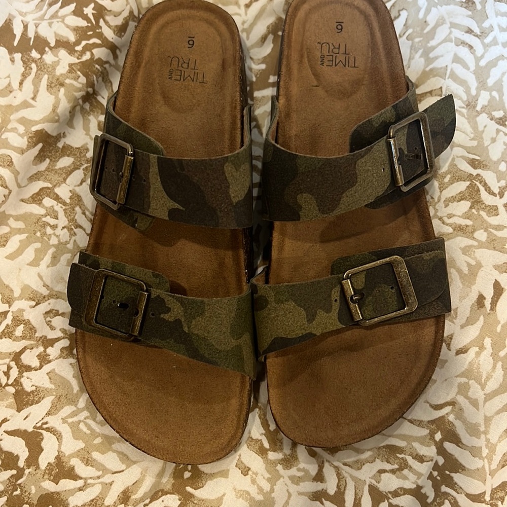 Time and Tru camo Sandals